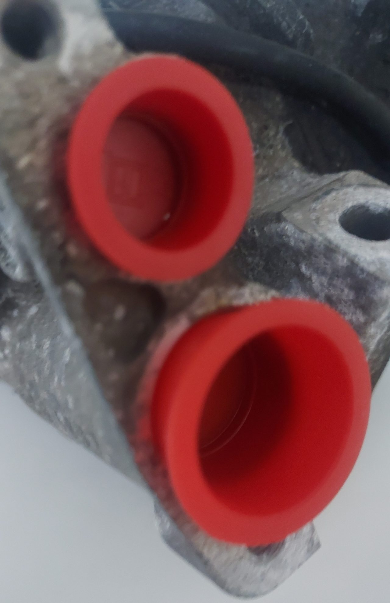 Air Con Pump Plug Set for 100 Aircon Pumps Parts Labelling Solutions